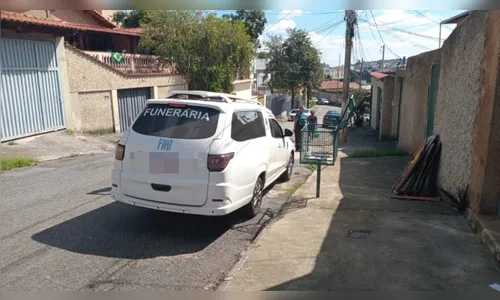 Homem furta veículo de funerária com corpo dentro