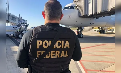 Saiba quem é brasileiro que tentou abrir porta de avião