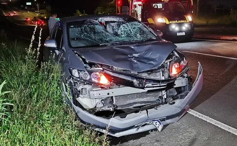 Honda Civic ficou destruído