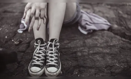 Mãe e padrasto batem e cortam cabelo da filha à força em Apucarana