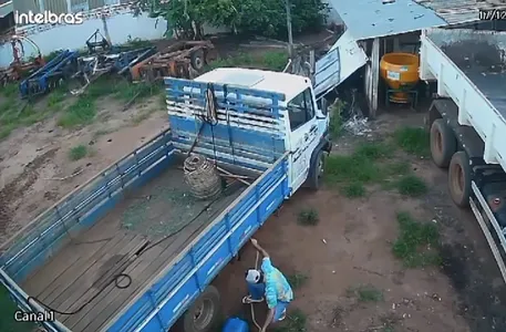 Imagens de monitoramento flagraram os furtos
