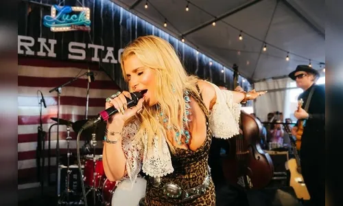 Jessica Simpson diz tomar esperma de cobra para melhorar voz
