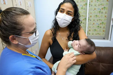 Mãe comemora alta de filho em SC