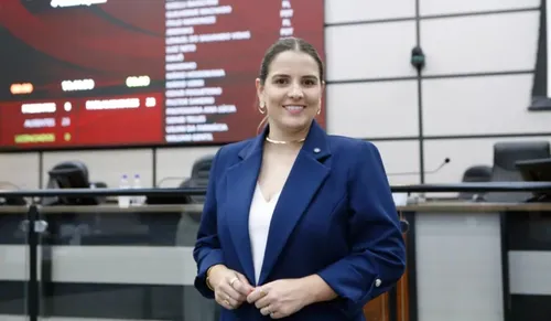 Majô Capdeboscq assume presidência da Câmara de Maringá