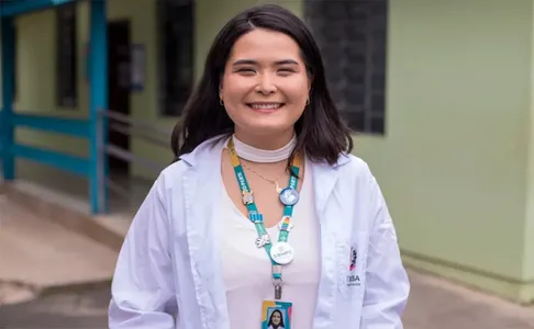 Médica Jaqueline Midori Okada, natural de Londrina, chamou atenção no Programa do Hulk