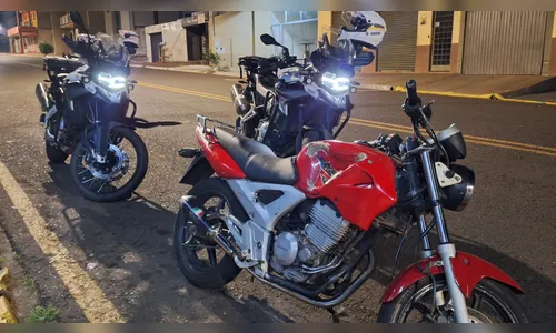 Motociclista é preso após tentar atropelar policiais em Apucarana