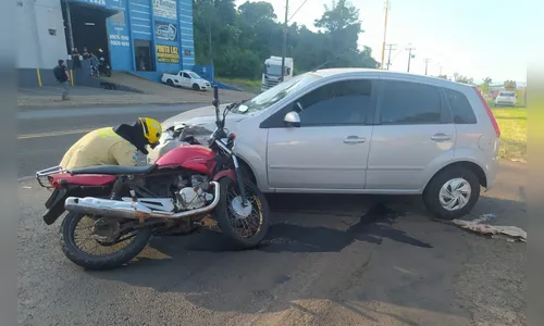 Motociclista tem fratura e luxação após colisão com carro em Apucarana