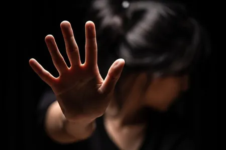 Mulher é agredida por colega de trabalho em espetaria em Arapongas