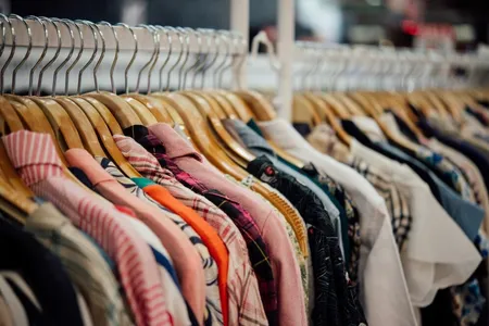 Nesta edição, haverá desconto de 50% em roupas femininas, masculinas e infantis; calçados infantis e adultos