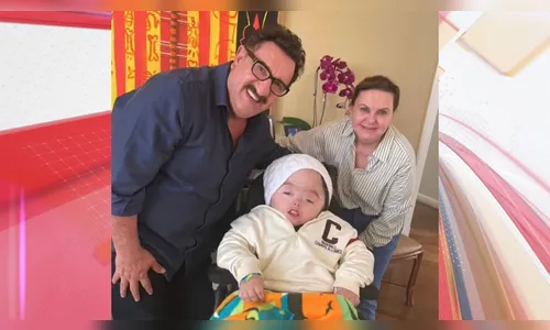 Ratinho homenageia neto que nasceu com hidrocefalia