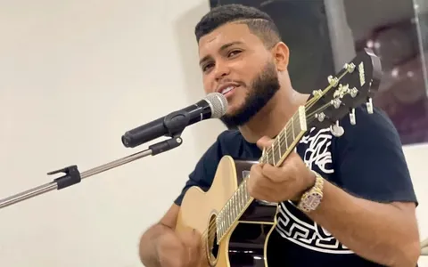 O cantor Diego Damasceno é conhecido em Manaus