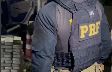 O condutor demonstrou nervosismo e informou já ter sido preso por contrabando no ano anterior