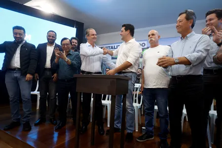 O governador Carlos Massa Ratinho Junior anunciou nesta sexta-feira (11) o repasse, a fundo perdido, de R$ 20 milhões do Governo do Estado para as obras de revitalização do Eixo Monumental de Maringá, um trecho de dois quilômetros que liga a Praça da Catedral à Vila Olímpica
Foto Gilson Abreu/Aen