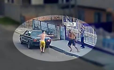 O suspeito dirigiu-se até a casa de Renan e o agrediu com golpes na cabeça