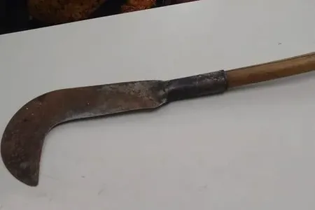 O suspeito que estava armado com uma foice fugiu ante da chegada da PM
