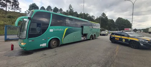 O veículo, que partiu de Rio do Sul (SC) com destino a Alagoas, foi abordado durante uma fiscalização com foco no tempo de descanso do motoristas.