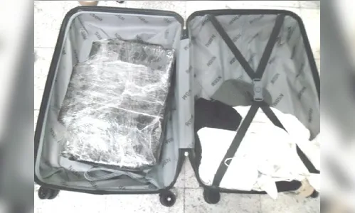 Casal é preso em aeroporto viajando com 30kg de cocaína na bagagem