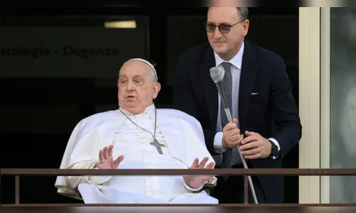 Papa Francisco recebe alta após 40 dias internado e agradece aos fiéis