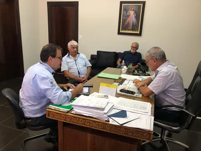 Prefeito Ditão Pupio e representantes da Seab