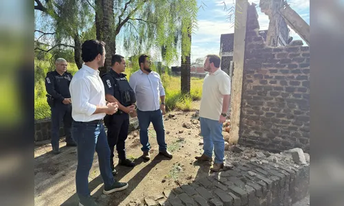 Prefeitura de Apucarana faz a demolição das ruínas da antiga “Casa da Pedra”