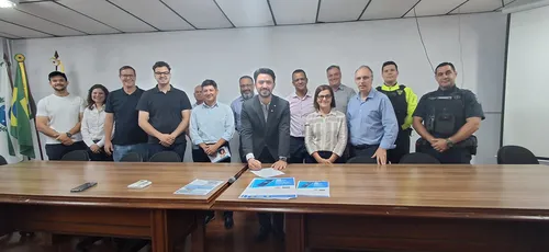 Prefeito Rodolfo Mota fez lançamento do APP no gabinete