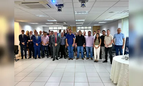 Prefeito de Faxinal participa de debate sobre gestão de resíduos