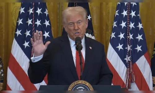 Trump anuncia taxa de 10% para produtos brasileiros