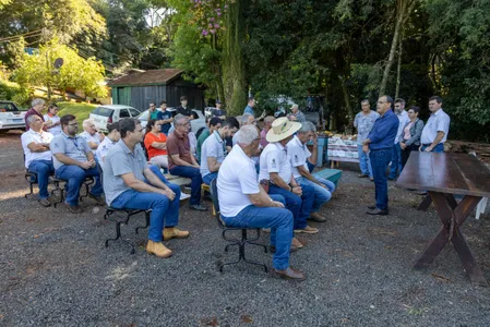 Produtores rurais, técnicos e especialistas em café durante evento