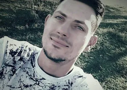 Qualquer informação sobre o apucaranense pode ser repassada ao telefone 43 98447-0739, também pelo 3420-6700 da Polícia Civil ou 190 da Polícia Militar (PM).