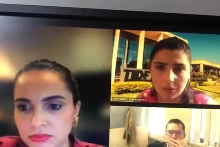 Quando a sessão virtual começou, os dois já estavam dentro do veículo