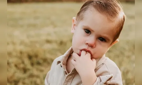 Filho de 1 ano de influenciadora morre após acidente com espelho