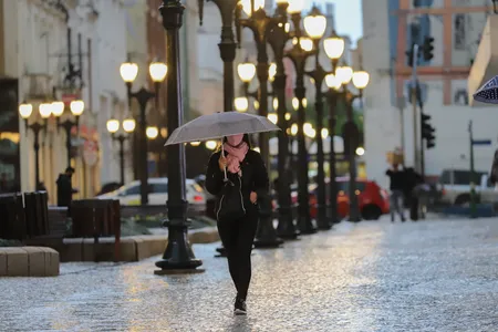 Regiões do Paraná vão registrar chuva no feriado