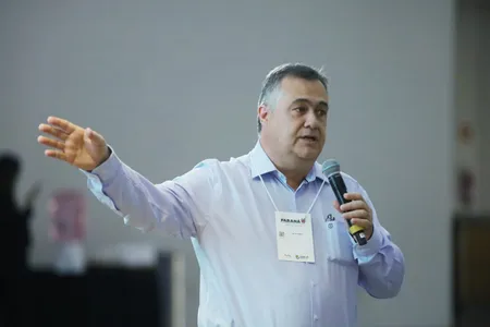 Secretário de Estado da Saúde, Beto Preto, está entre autoridades que falaram no evento