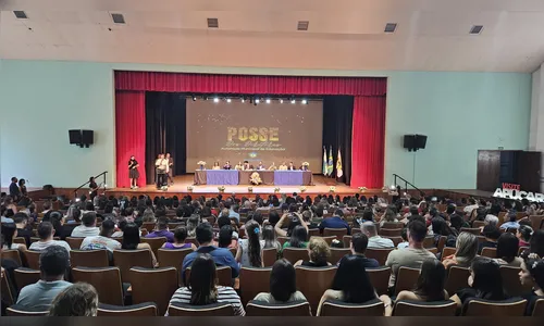 Diretores das Escolas e CMEIs de Apucarana tomam posse do cargo