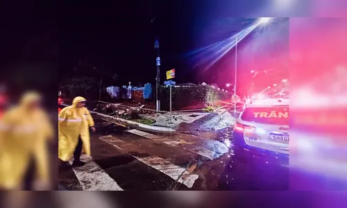 Tempestade provoca destruição em Ponta Grossa