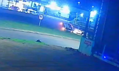 Viaturas da PM colidem entre si durante perseguição no Paraná