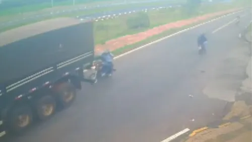 Viviane Fernanda Iosso Ferreira morreu após ser atropelada pela carreta