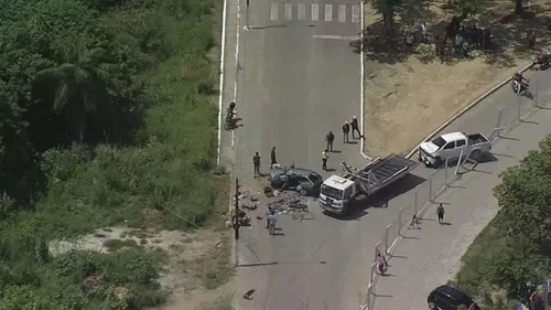 Volkswagen Parati e uma caminhonete Toyota Hilux colidiram