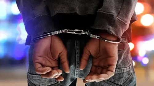 vítima relatou que o Namorado a ameaçou de morte e quebrou pertences da residência