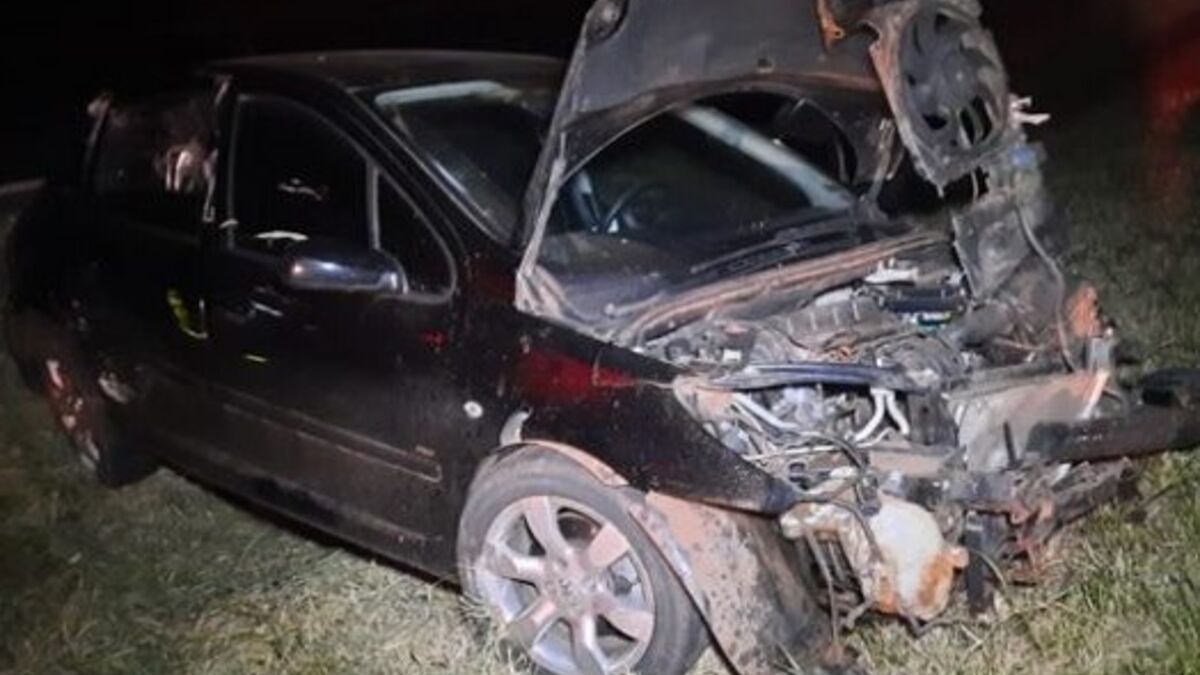 Carro cai em canaleta entre Jandaia do Sul e Mandaguari