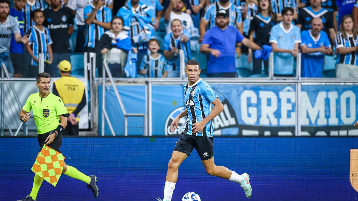 Jovem de Apucarana é promovido ao profissional do Grêmio e joga como titular
