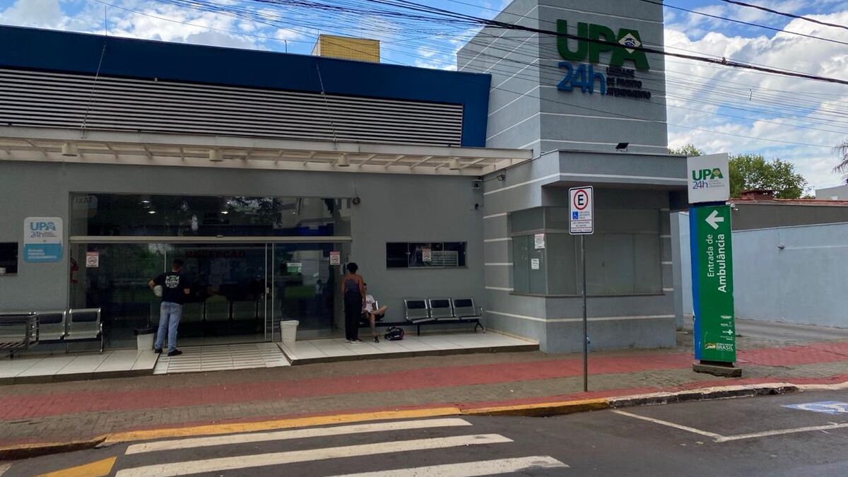 Idoso em situação de rua entra em carro com travesti e é espancado