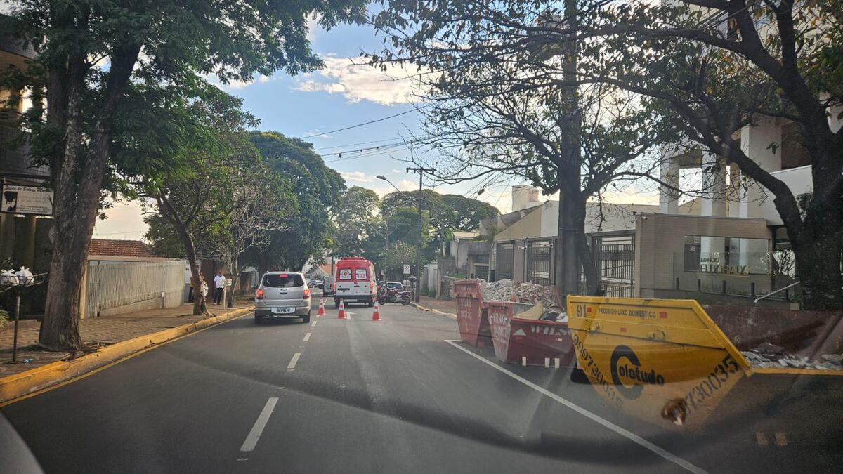 Homem passa mal no meio da rua e é socorrido pelo Samu em Apucarana