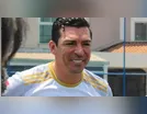 Ex-zagueiro Lúcio é internado após sofrer acidente doméstico