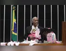 Deputado pastor defende que ter bebê reborn “não é pecado”