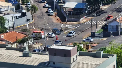 A colisão aconteceu no bairro Vila São Carlos