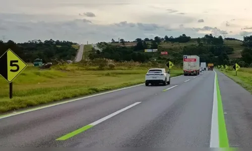Entenda o que são as novas faixas verdes instaladas em rodovia do PR
