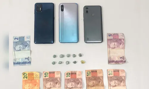 PM prende casal com crack, celulares e dinheiro em Ivaiporã