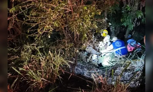 Motociclista de 20 anos é arremessado para fora da rodovia no Paraná