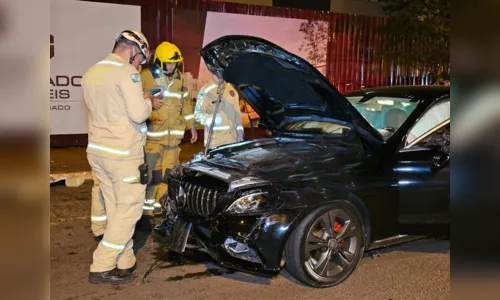 Adolescente pega carro de luxo do pai e atropela ciclista em Maringá